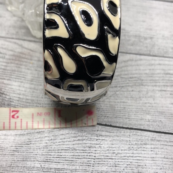 Retro abstract black cream enamel metal hinge clamper bracelet statement look. - Picture 4 of 4